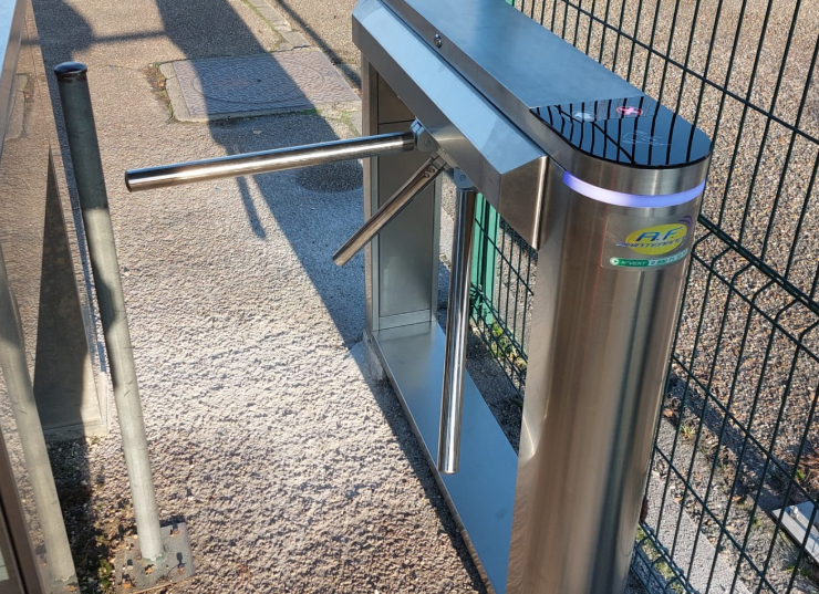 Barrière tripode de contrôle d'accès piéton
